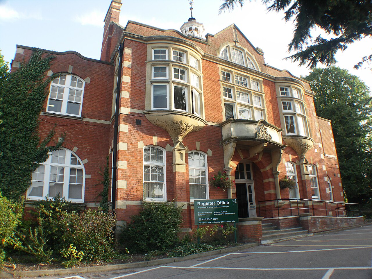 Timber sash windows at Kingston Register Office