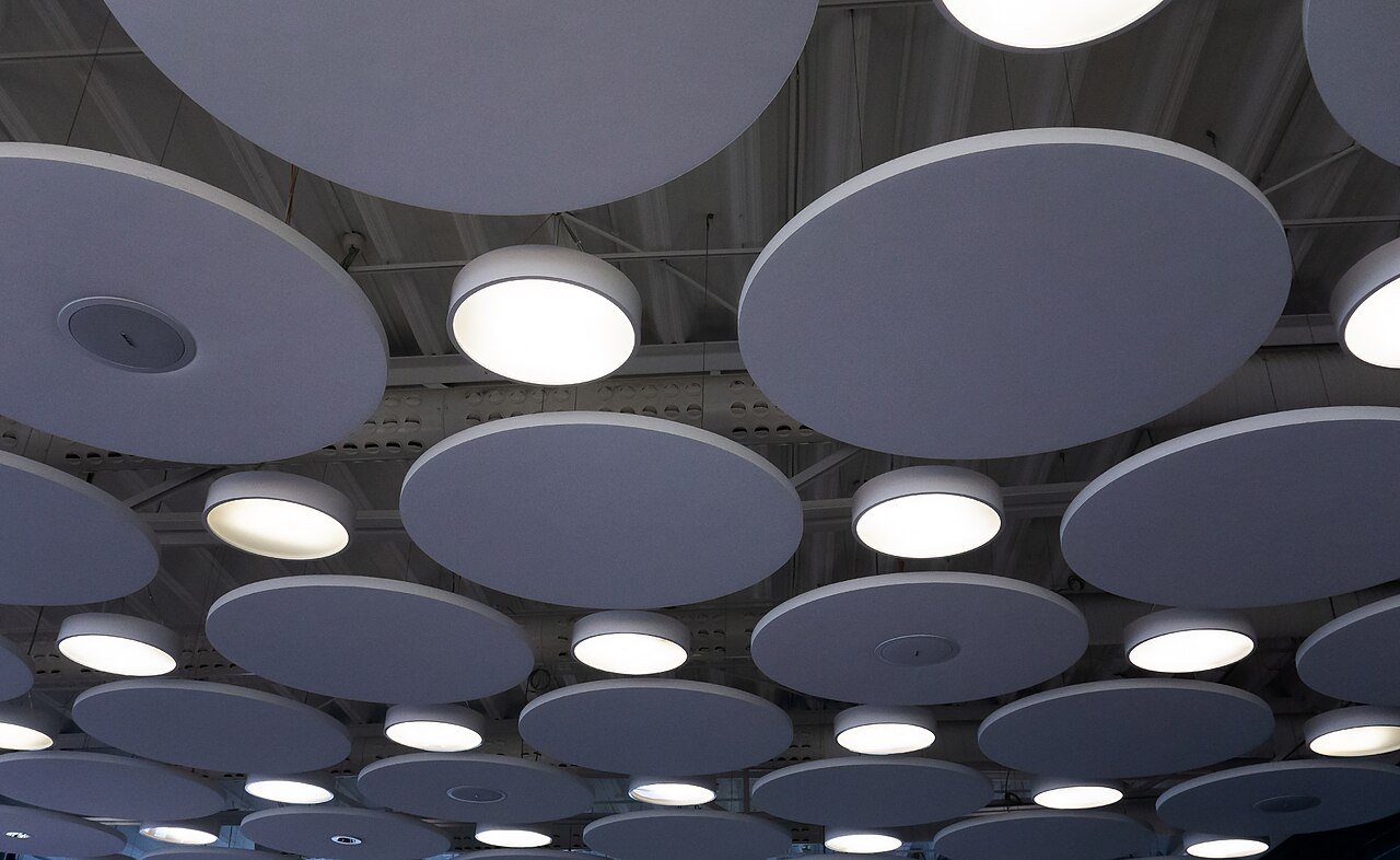 Sound absorbers and pendant lamps in the ceiling of a restaurant
