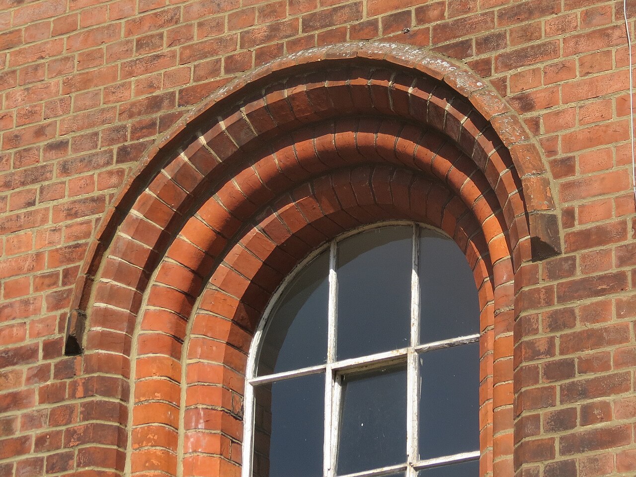 Brickwork around windows on the Museum of St Albans